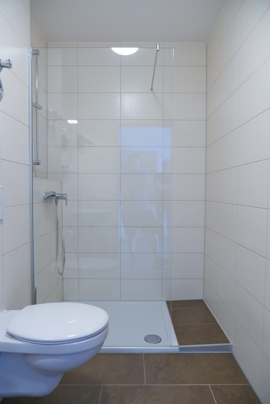 Double room – bathroom with shower and WC