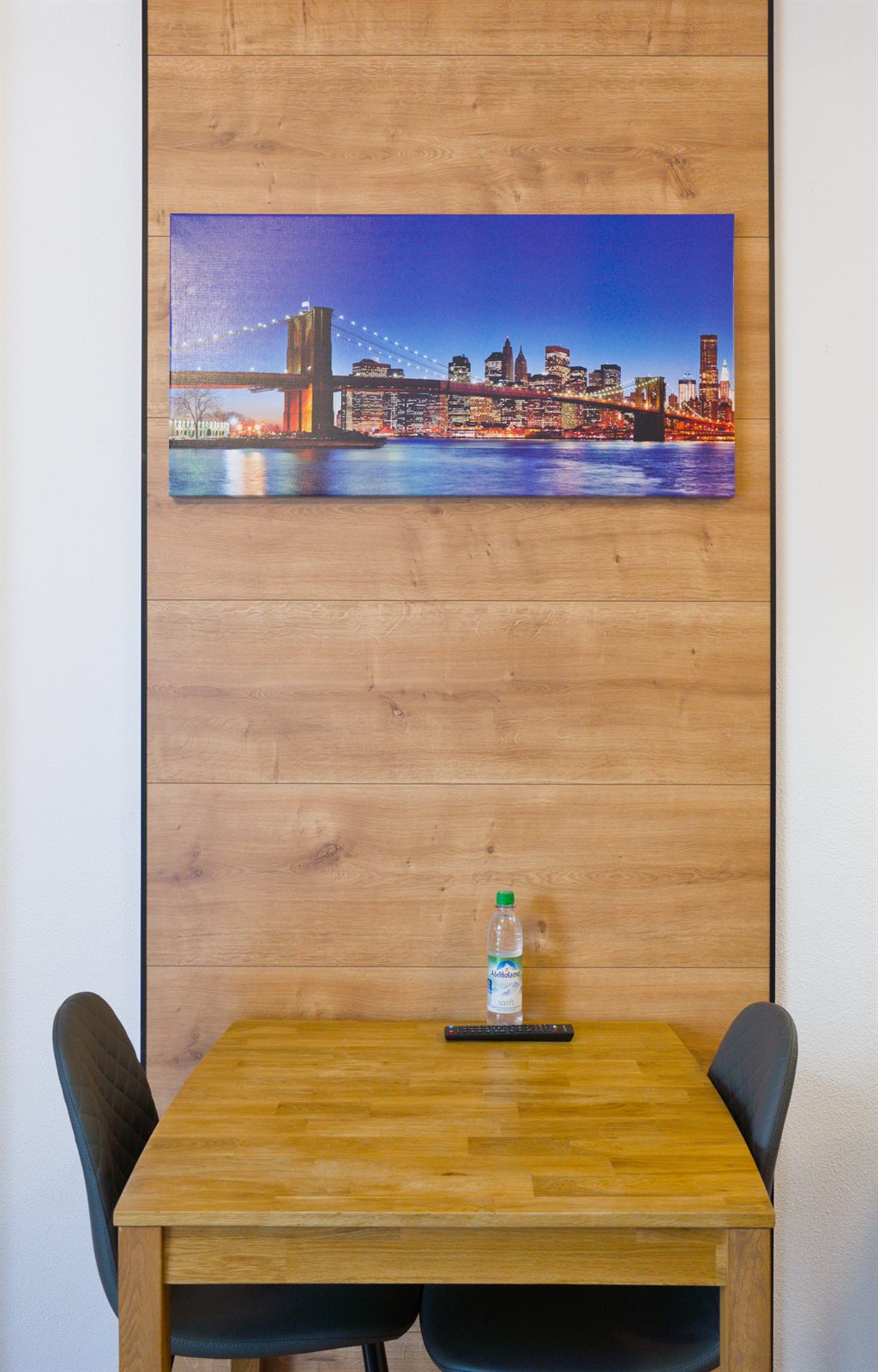Single room – dining table