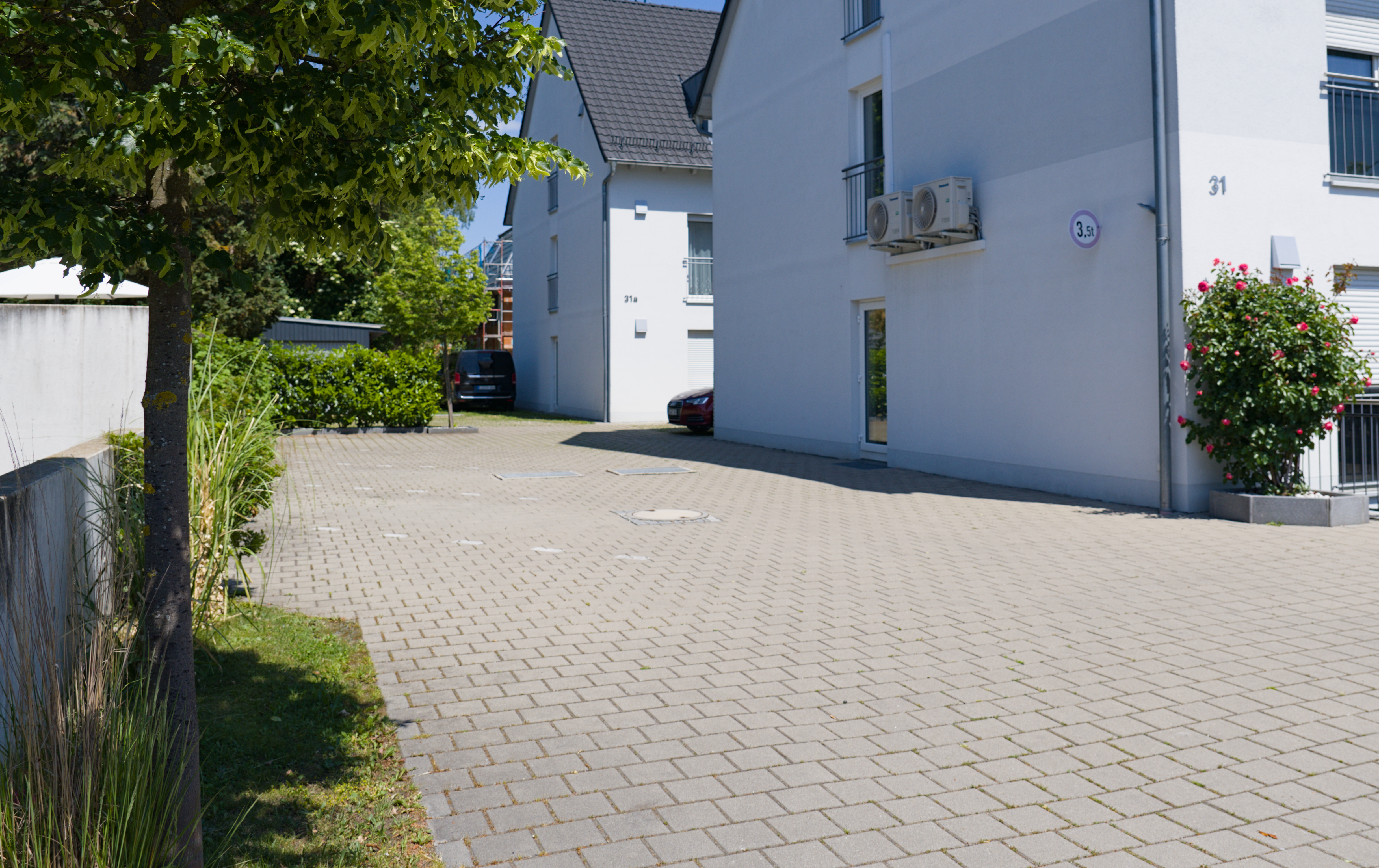 Free parking spaces right next to the Pension Sonntag building